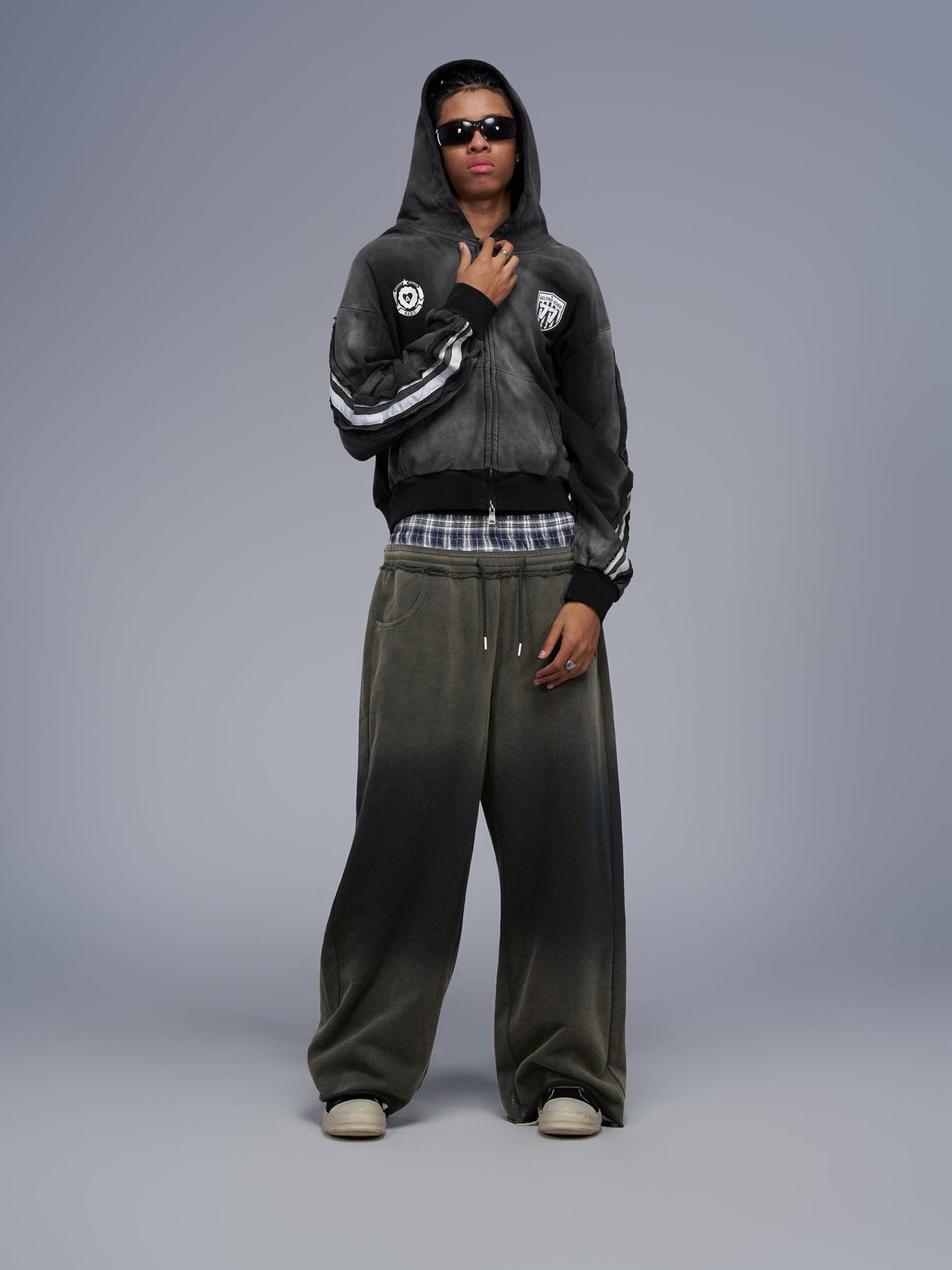 HEIGHT:6'5" WEIGHT:157LBS WEARING:XL
