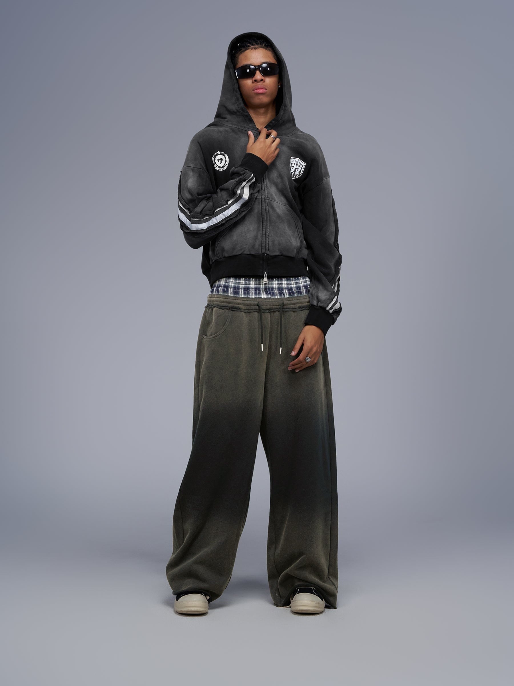 HEIGHT:6'5" WEIGHT:157LBS WEARING:XL