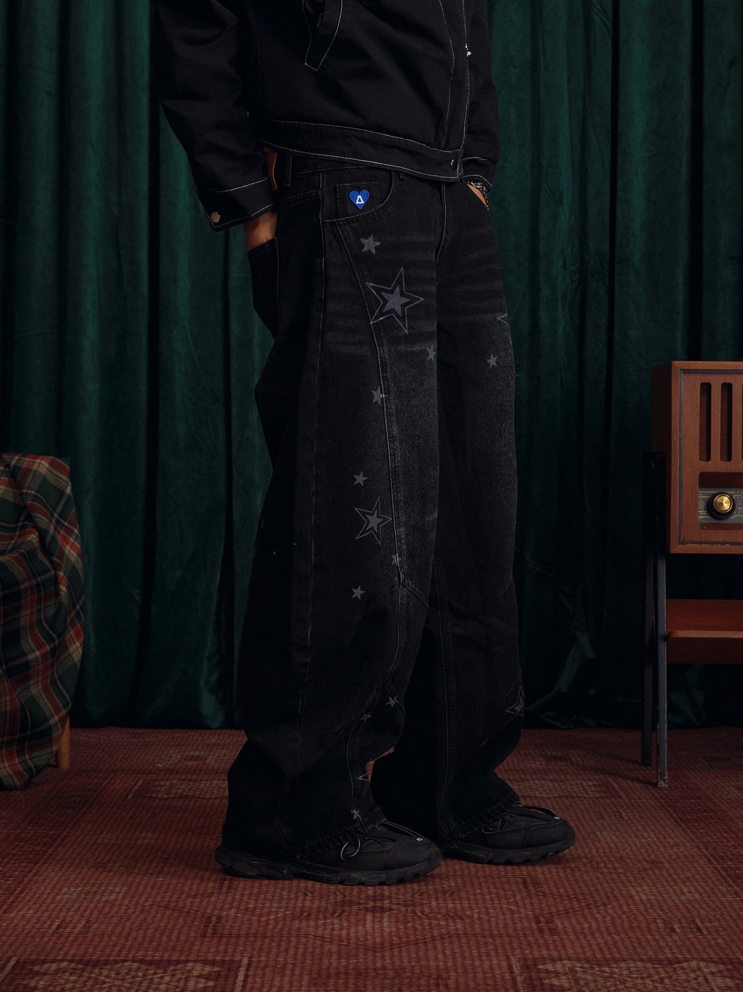 HEIGHT:6'5" WEIGHT:157LBS WEARING:34