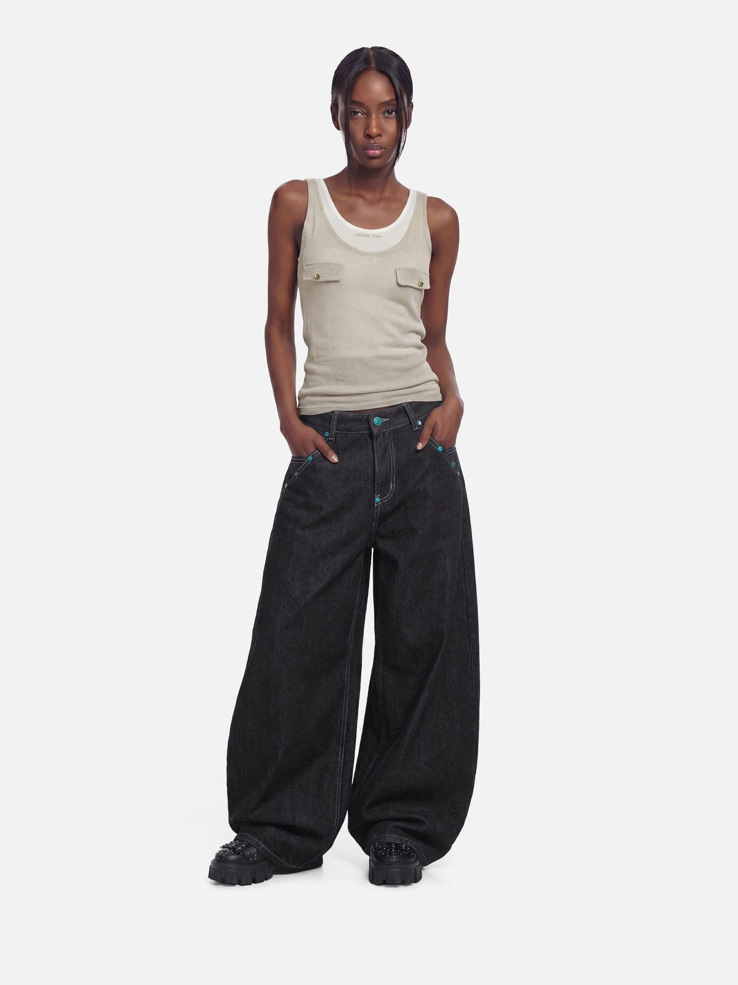 HEIGHT:5'6" WEIGHT:95LBS WEARING:S
