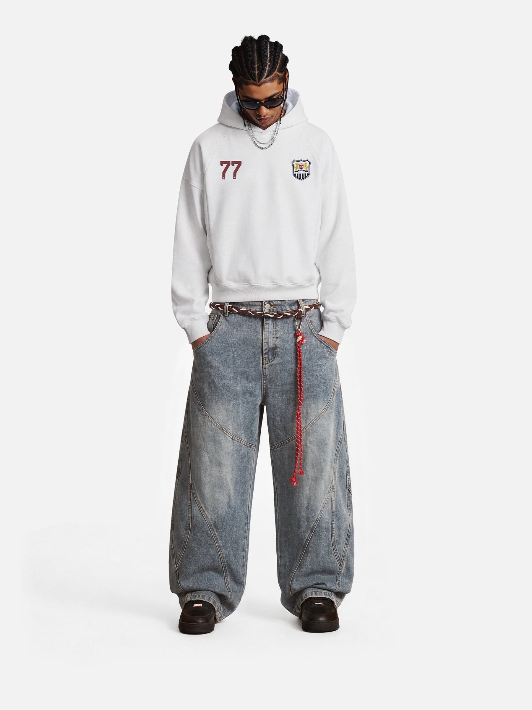 HEIGHT:6'5" WEIGHT:157LBS WEARING:XL