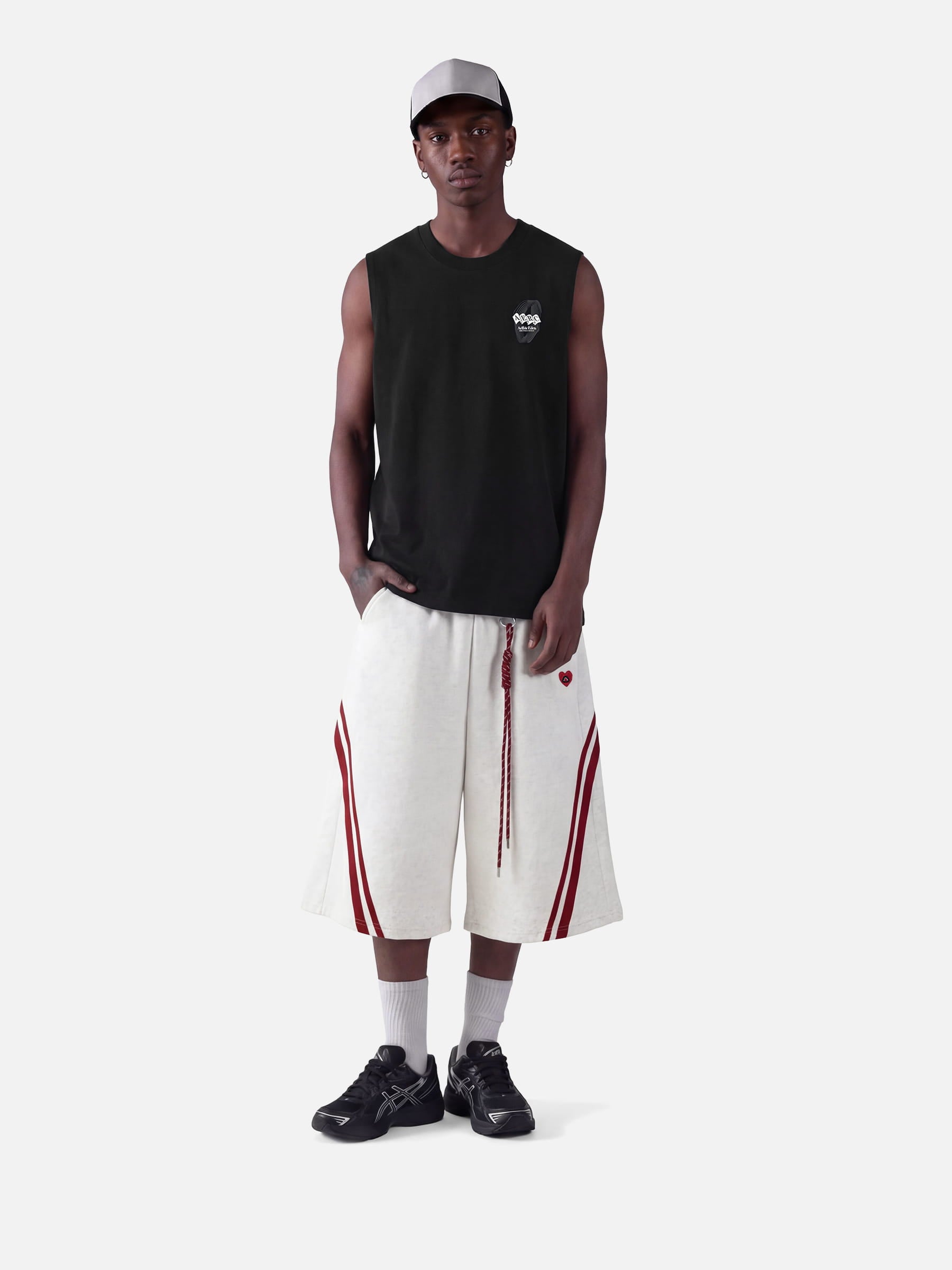 HEIGHT:5'10" WEIGHT:139LBS WEARING:L