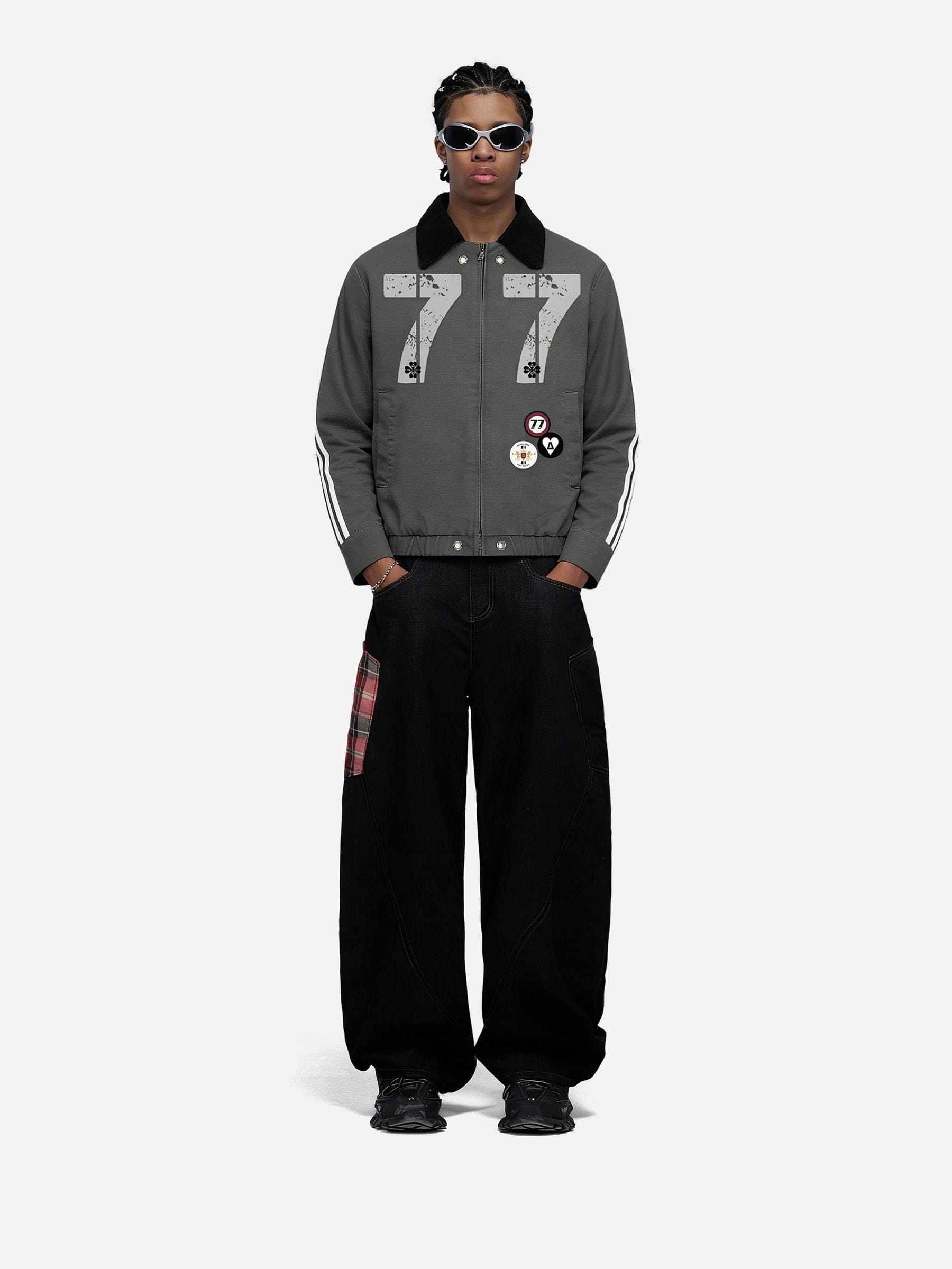 HEIGHT:6'5" WEIGHT:157LBS WEARING:XL