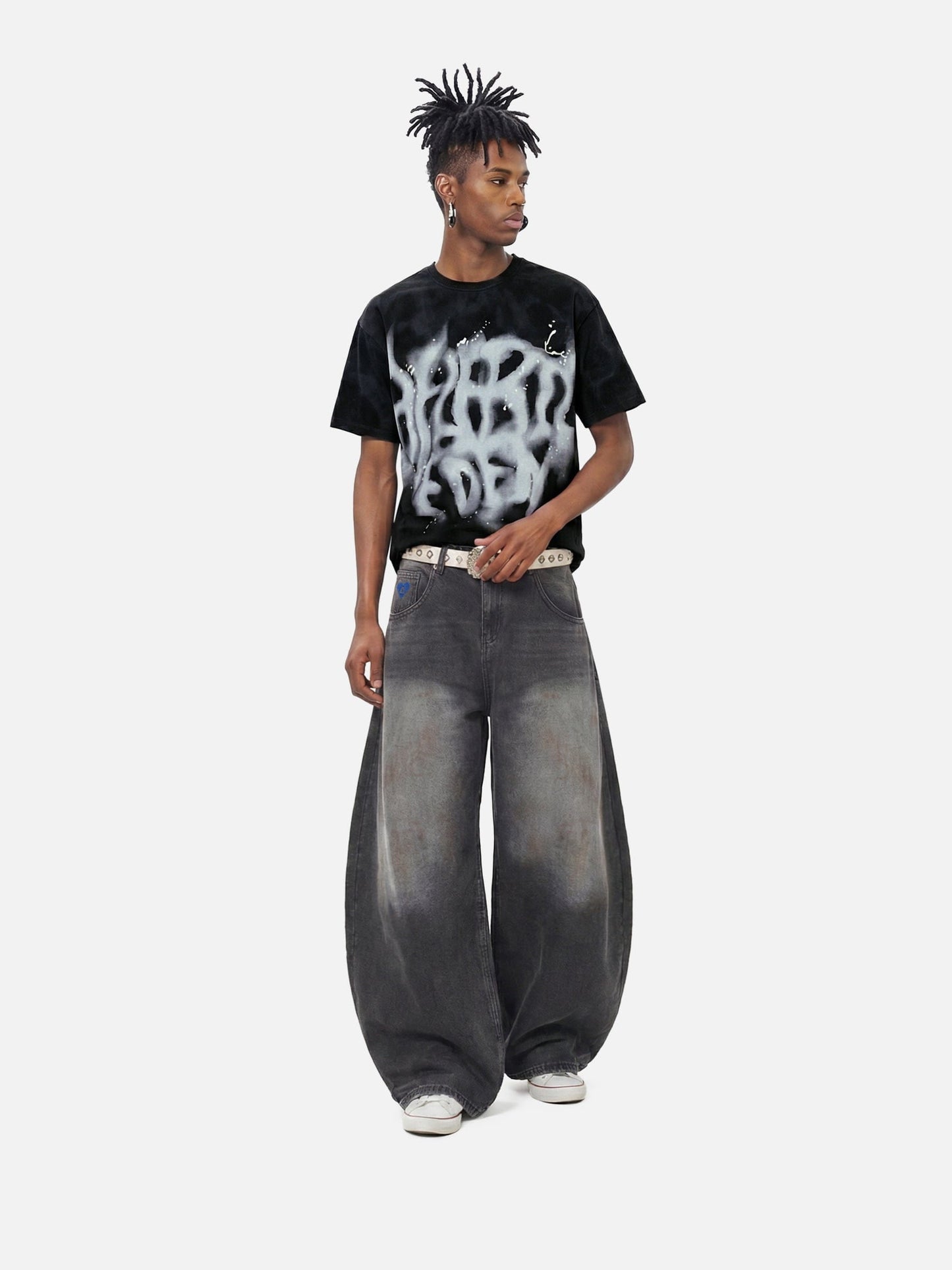 HEIGHT:5'10" WEIGHT:139LBS WEARING:M