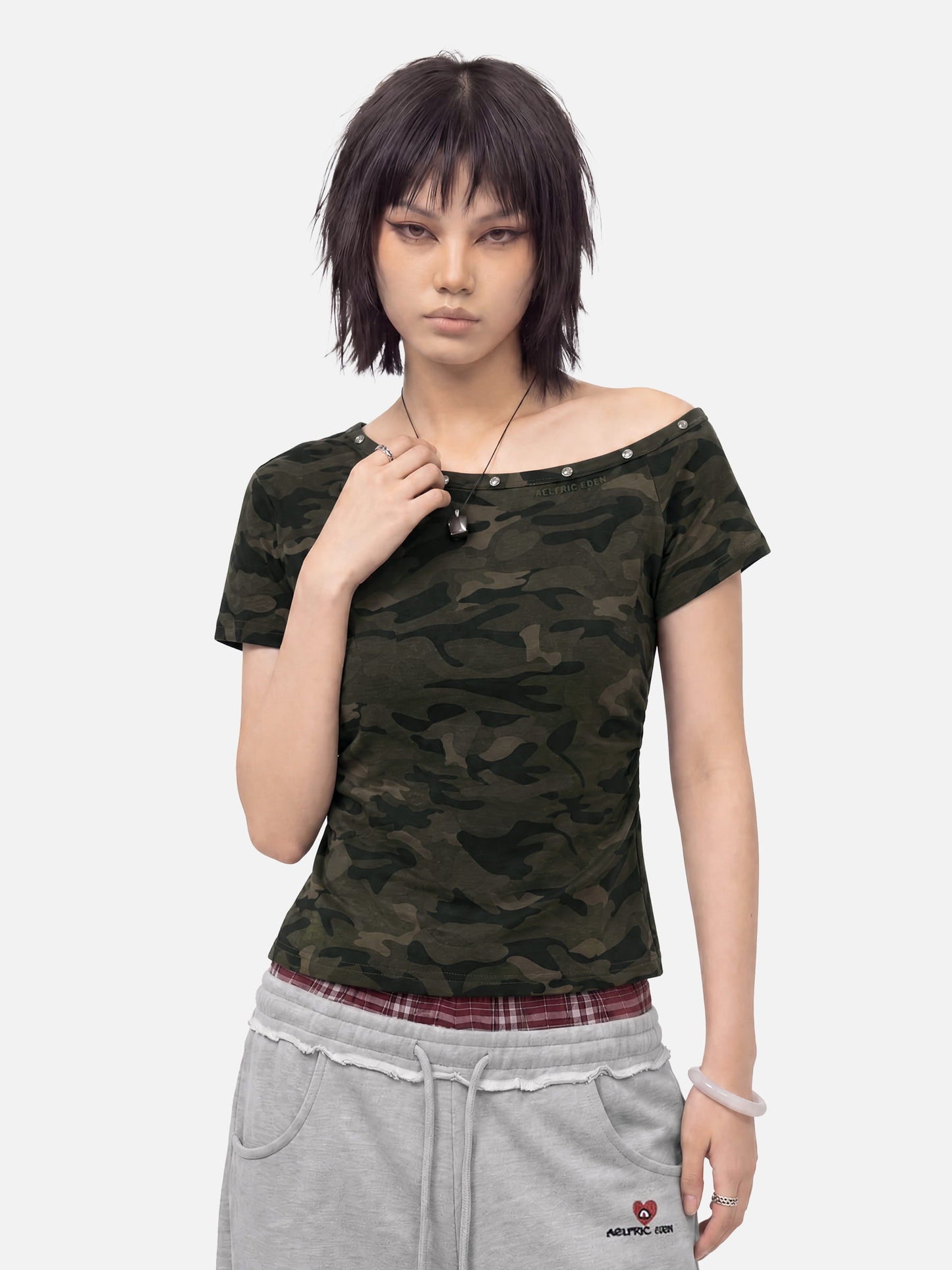 HEIGHT:5'8" WEIGHT:121LBS WEARING:M