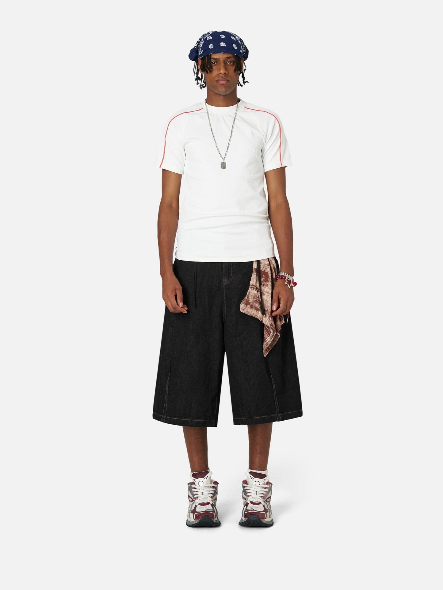 HEIGHT: 6' WEIGHT: 169LBS WEARING: L