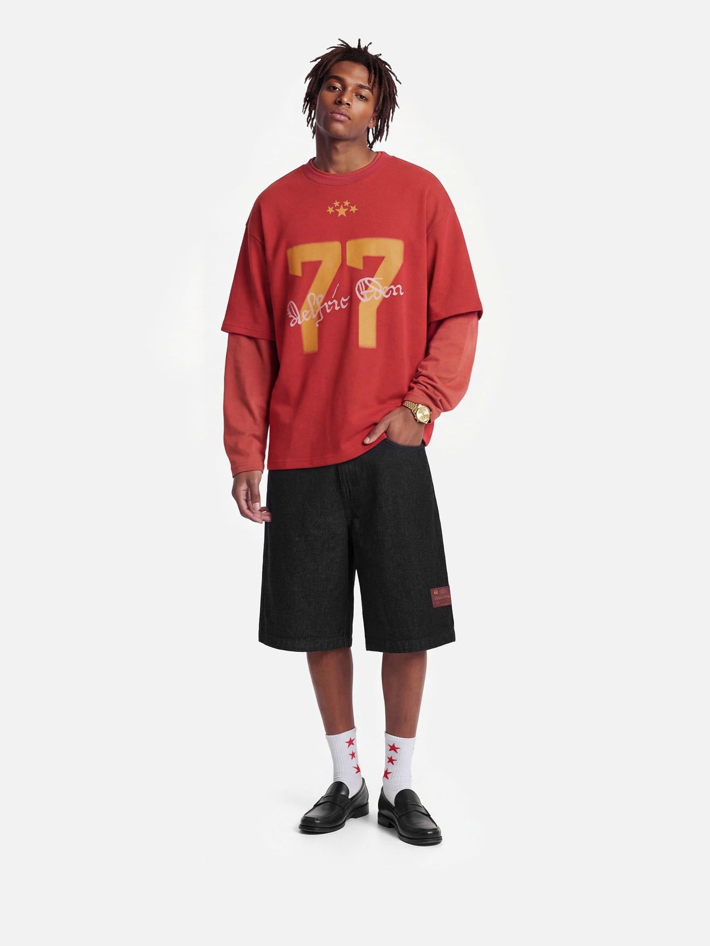 HEIGHT:5'10" WEIGHT:139LBS WEARING:M