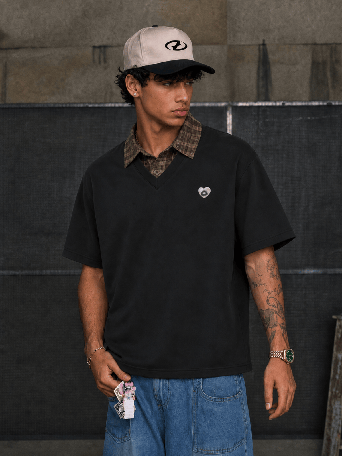 HEIGHT:6'5" WEIGHT:159LBS WEARING:XL
