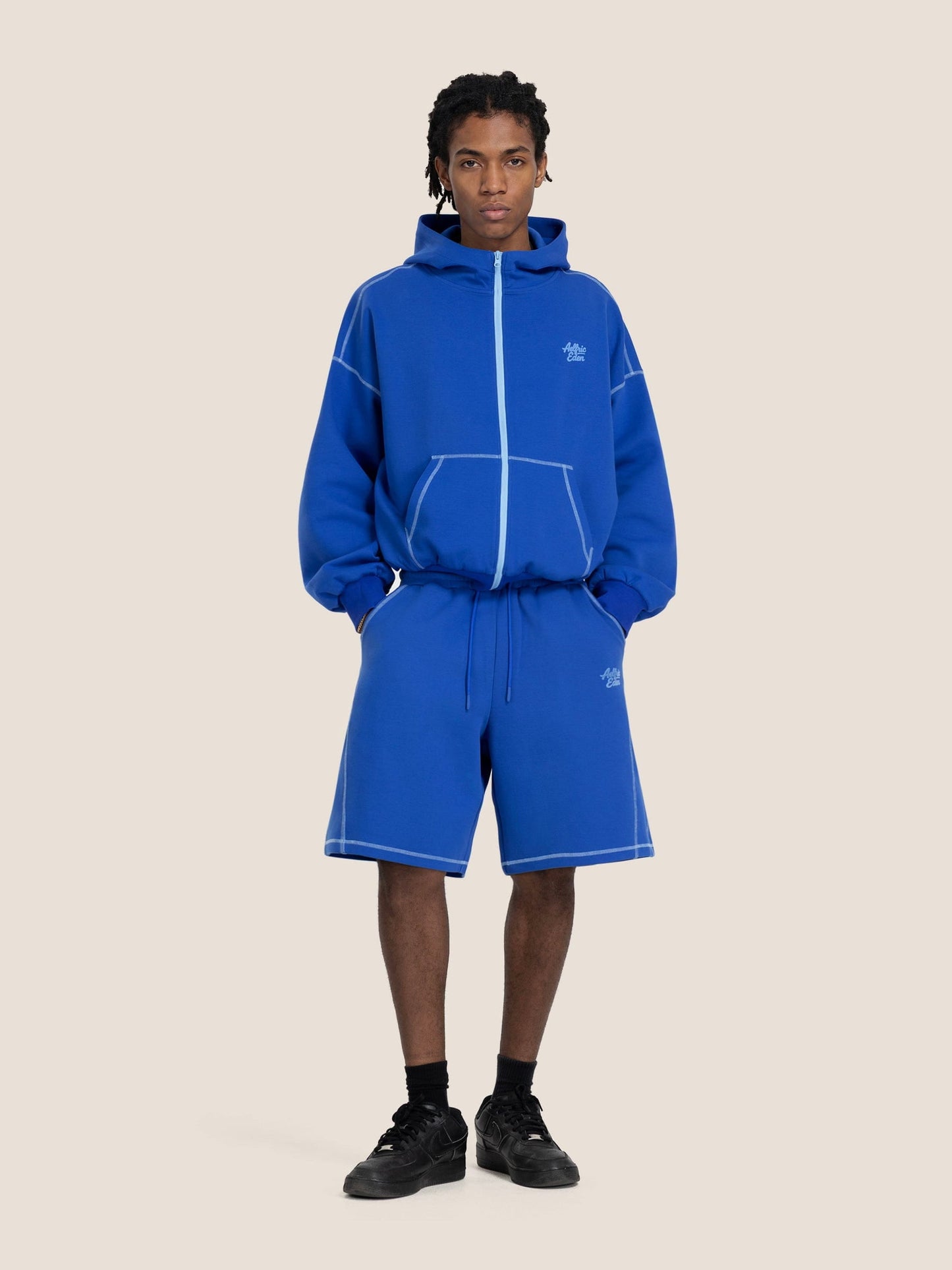HEIGHT:5'12'' WEIGHT:162LBS WEARING:XL