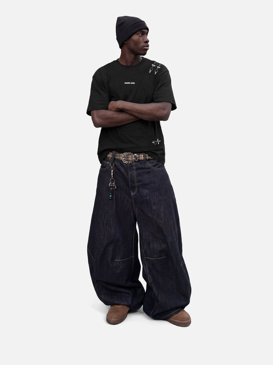 HEIGHT:5'11" WEIGHT:150LBS WEARING:XL