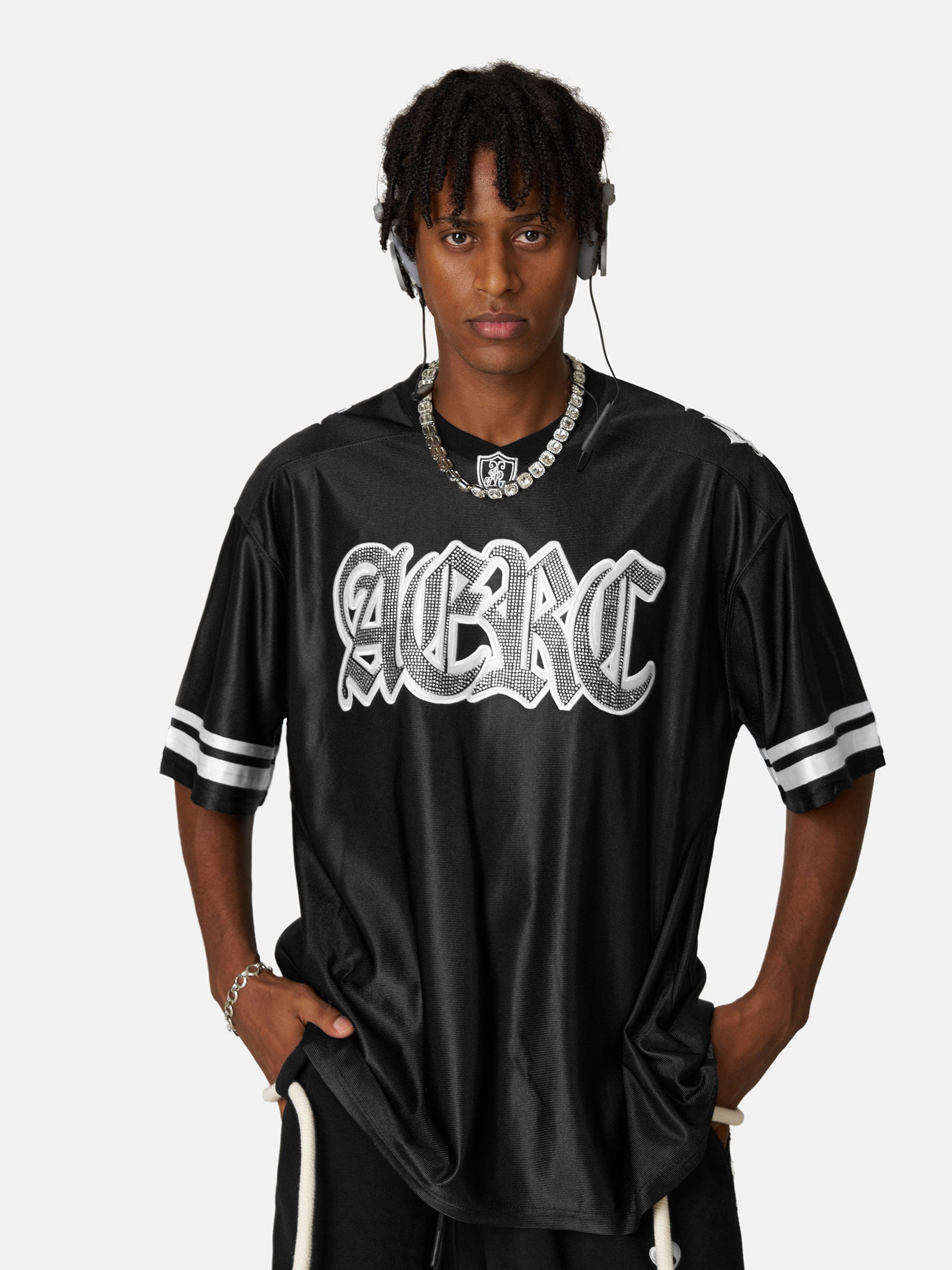 HEIGHT:6' WEIGHT:159LBS WEARING:XL