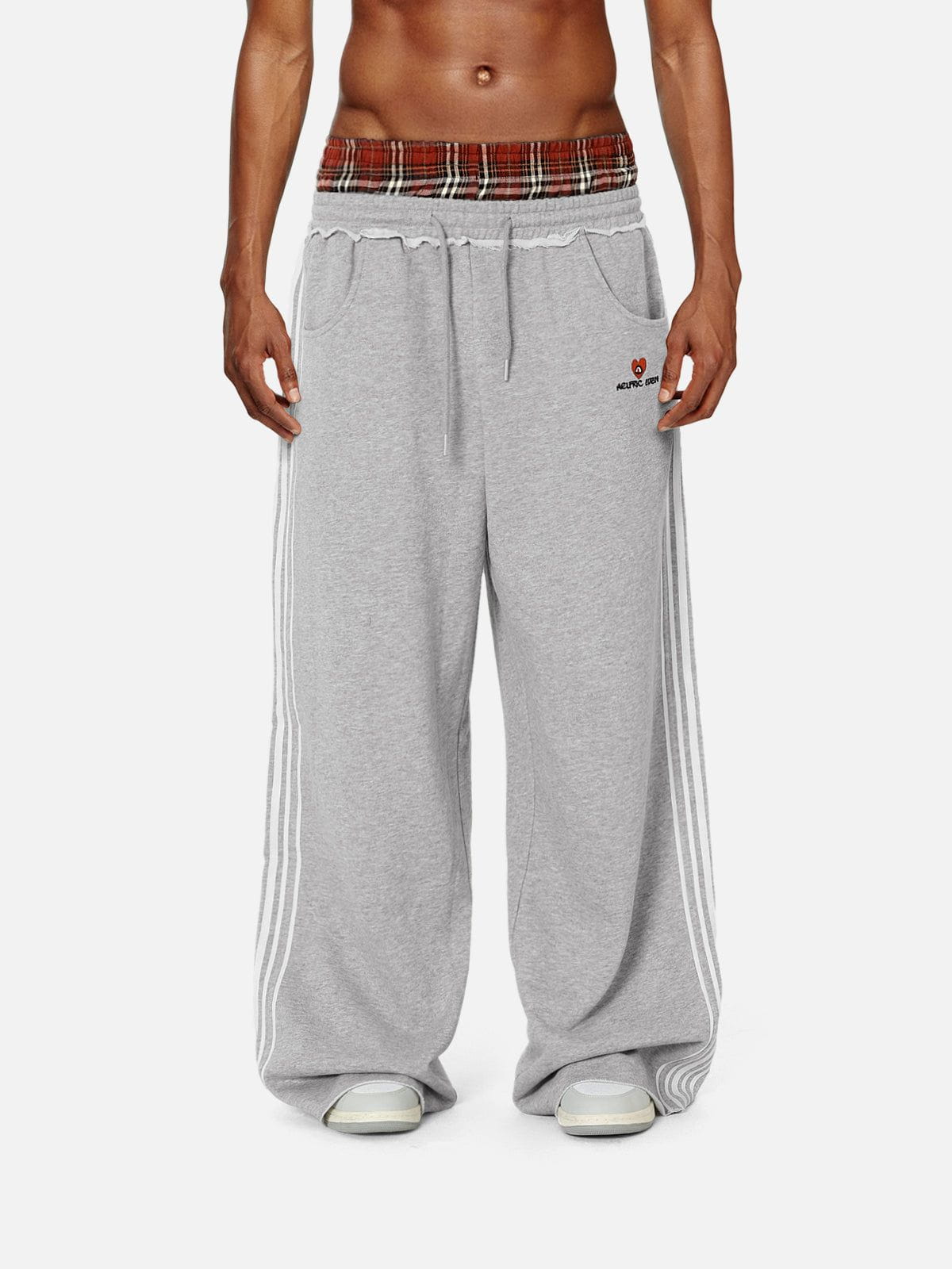 HEIGHT:6' WEIGHT:159LBS WEARING:XL