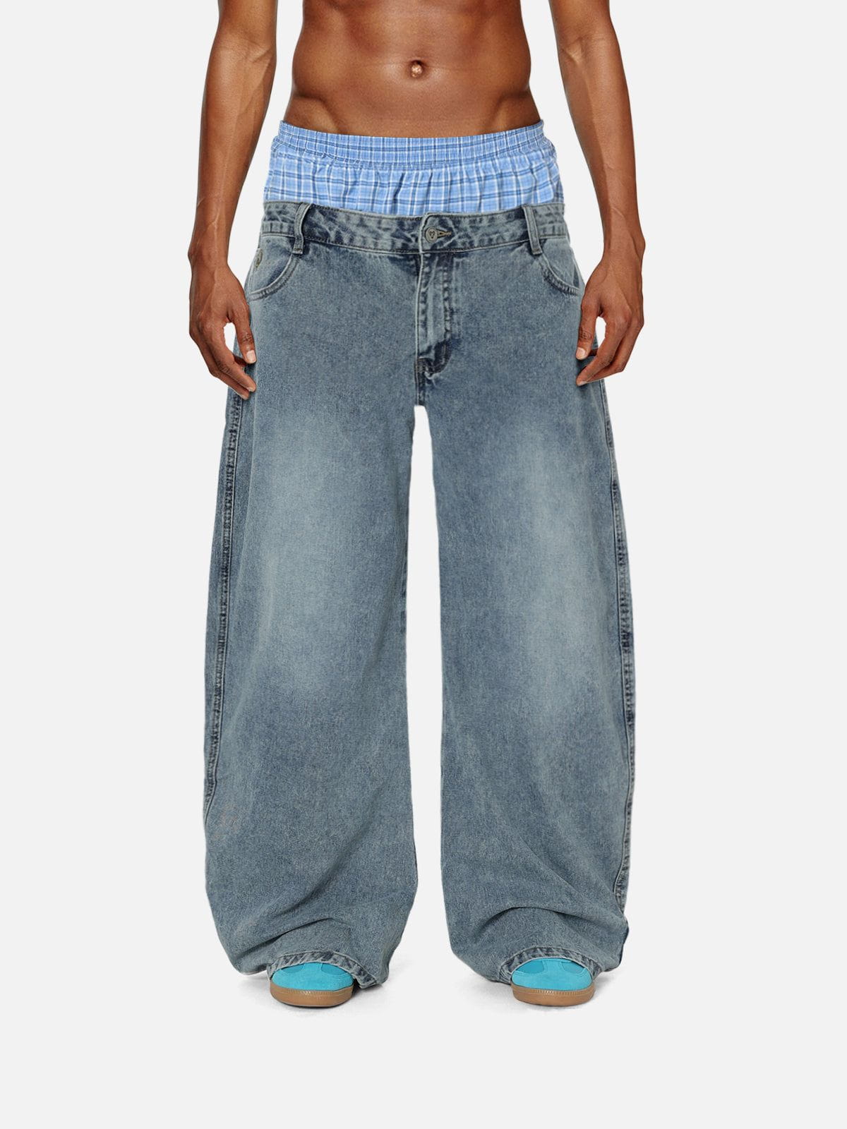 HEIGHT: 6' WEIGHT: 159LBS WEARING: XL