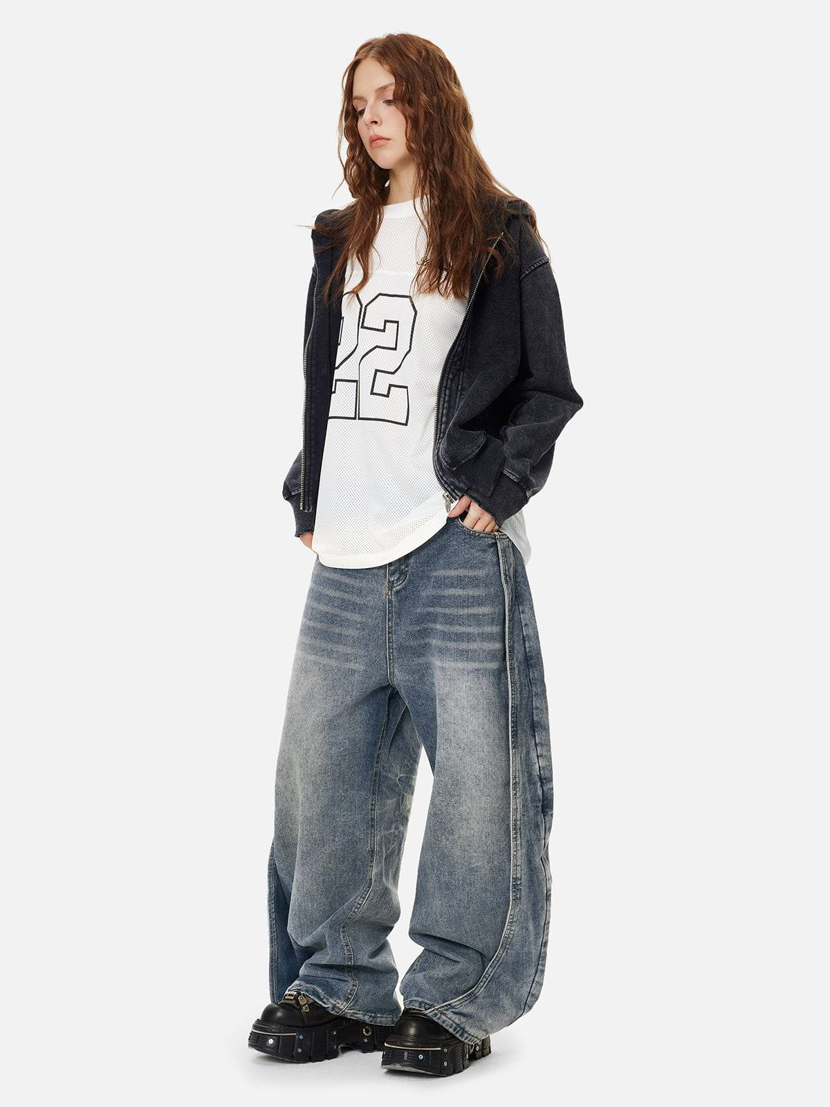 HEIGHT: 5'8" WEIGHT: 125LBS WEARING: M